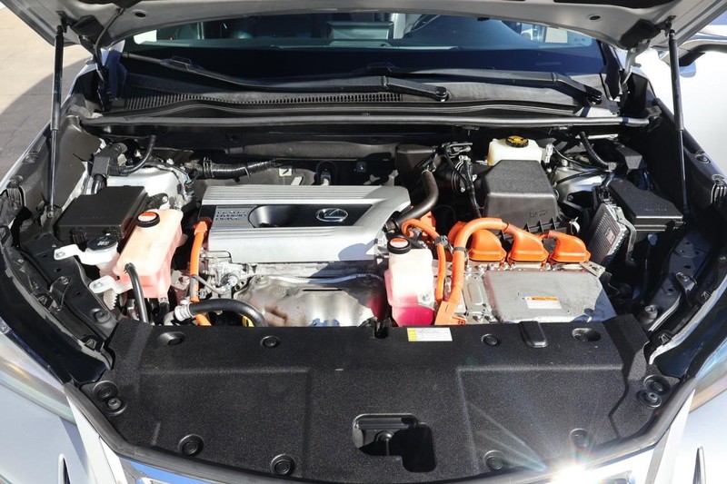 Lexus NX 300h Vehicle Full-screen Gallery Image 14