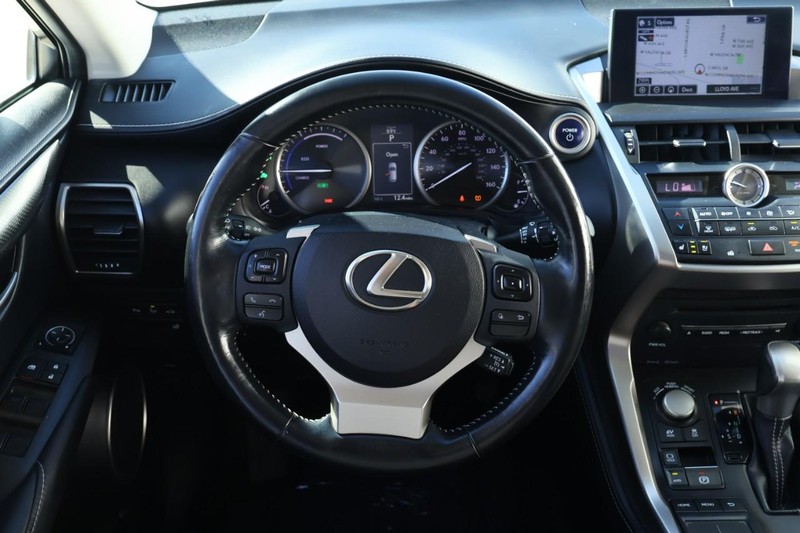 Lexus NX 300h Vehicle Full-screen Gallery Image 29