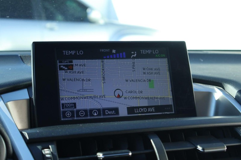 Lexus NX 300h Vehicle Full-screen Gallery Image 34