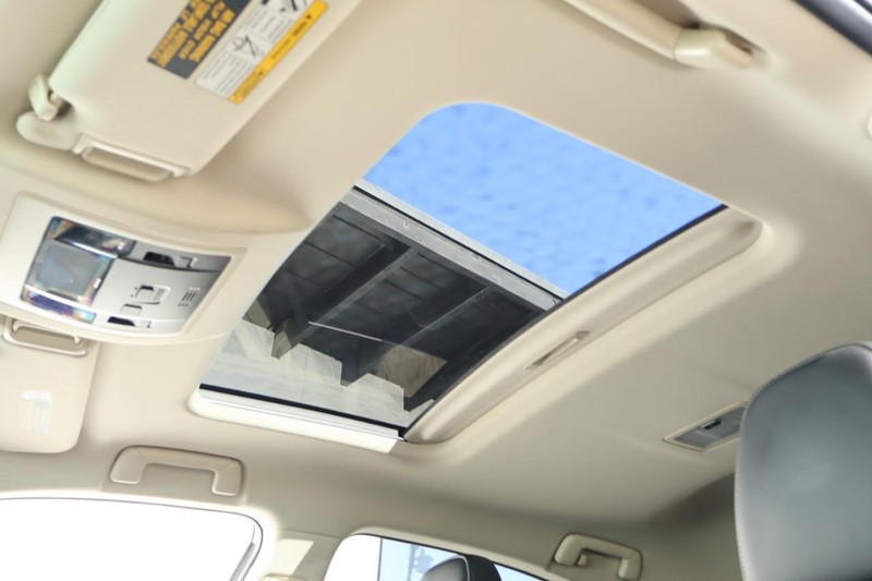 Lexus NX 300h Vehicle Full-screen Gallery Image 41