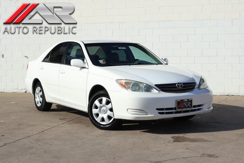 Toyota Camry Vehicle Full-screen Gallery Image 01