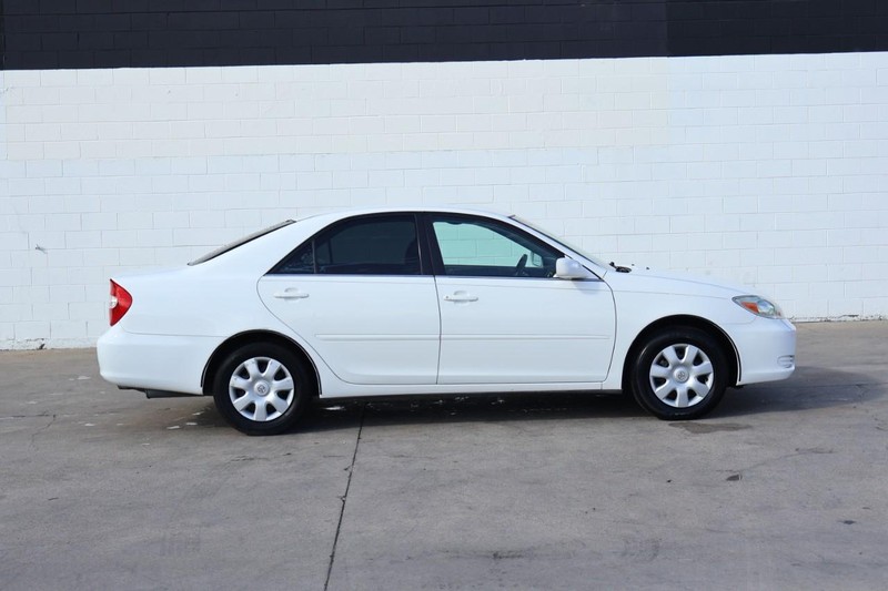 Toyota Camry Vehicle Full-screen Gallery Image 04