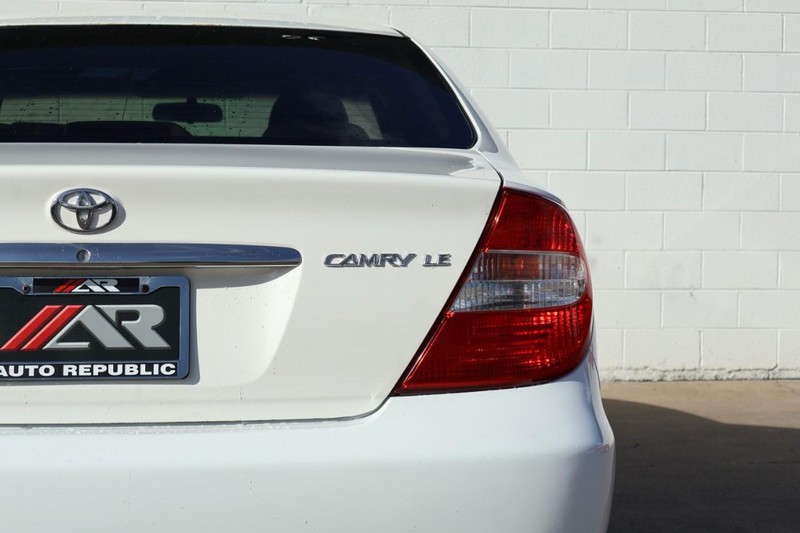 Toyota Camry Vehicle Full-screen Gallery Image 07