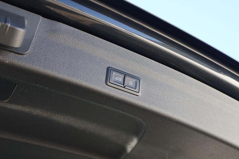 Audi A6 allroad Vehicle Full-screen Gallery Image 11