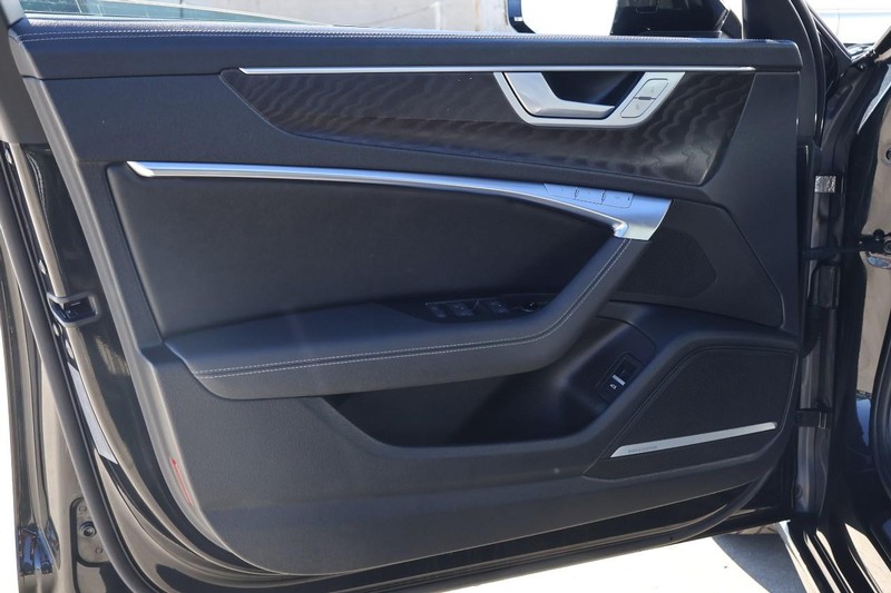 Audi A6 allroad Vehicle Full-screen Gallery Image 18