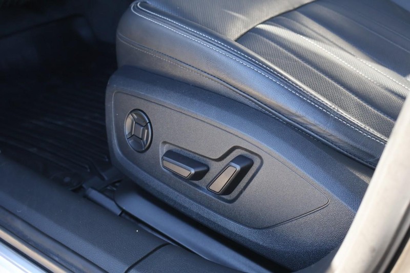 Audi A6 allroad Vehicle Full-screen Gallery Image 21