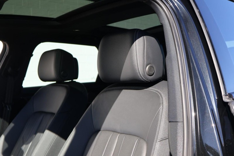 Audi A6 allroad Vehicle Full-screen Gallery Image 23