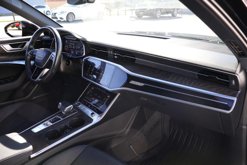 Audi A6 allroad Vehicle Full-screen Gallery Image 24