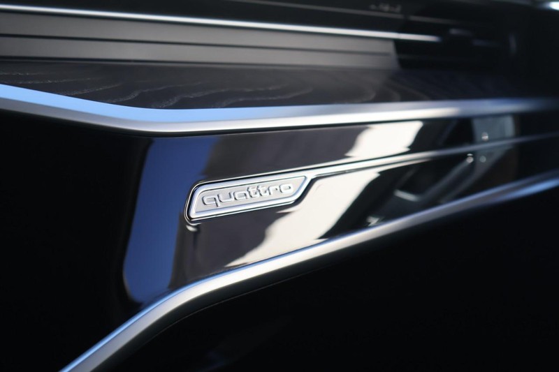 Audi A6 allroad Vehicle Full-screen Gallery Image 25