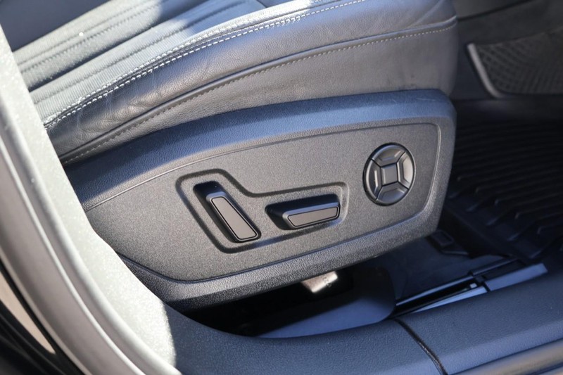 Audi A6 allroad Vehicle Full-screen Gallery Image 26