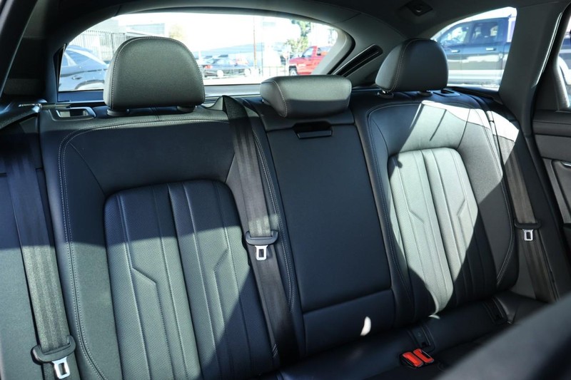 Audi A6 allroad Vehicle Full-screen Gallery Image 29