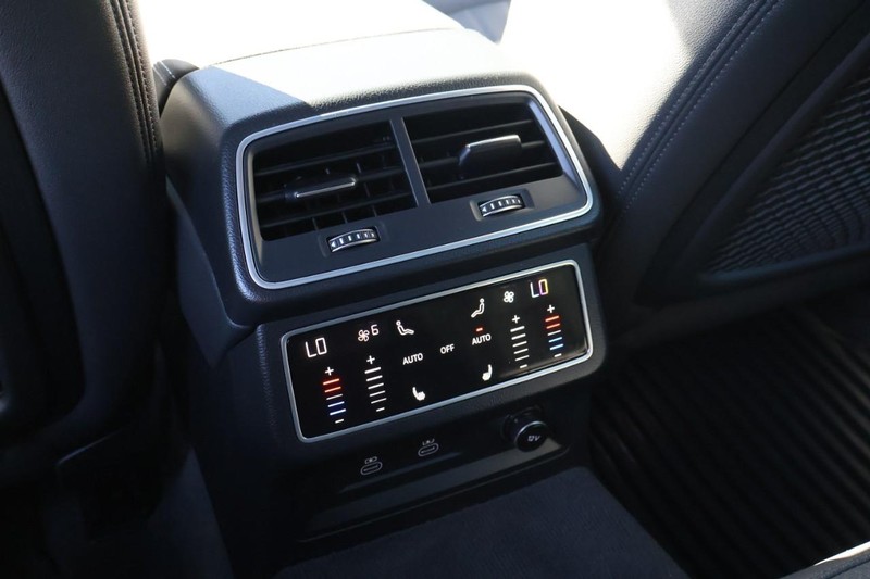 Audi A6 allroad Vehicle Full-screen Gallery Image 31