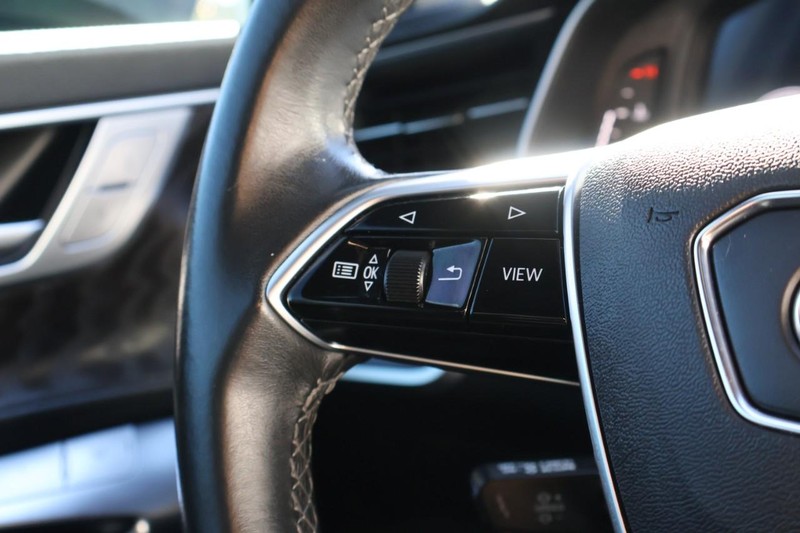 Audi A6 allroad Vehicle Full-screen Gallery Image 35