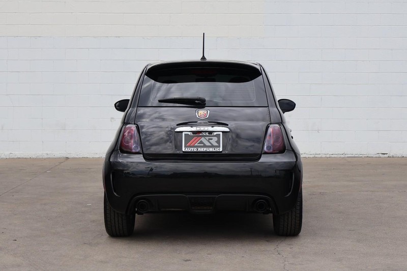 FIAT 500 Vehicle Full-screen Gallery Image 06