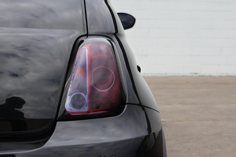 FIAT 500 Vehicle Full-screen Gallery Image 07