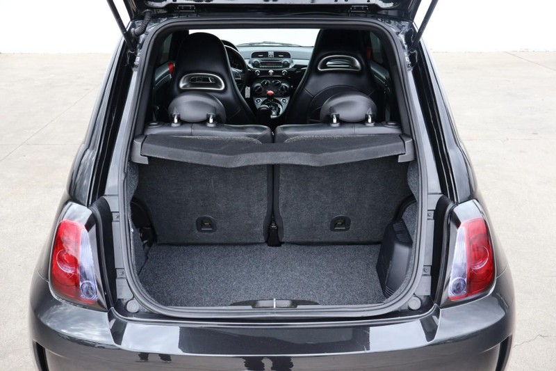 FIAT 500 Vehicle Full-screen Gallery Image 08