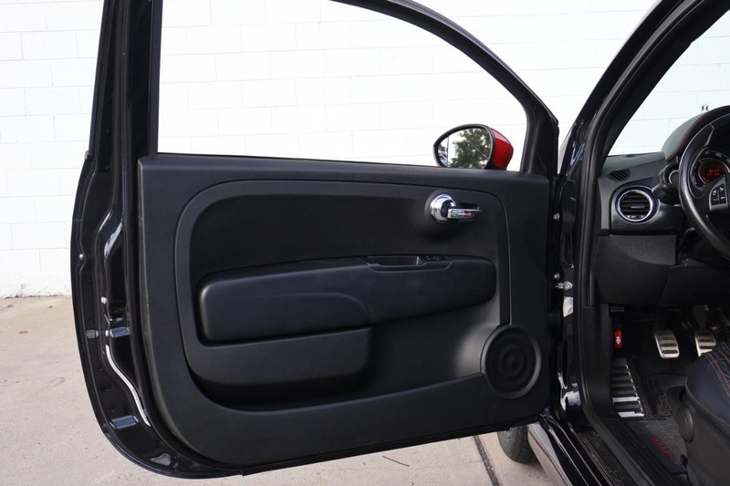 FIAT 500 Vehicle Full-screen Gallery Image 13