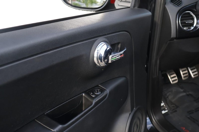 FIAT 500 Vehicle Full-screen Gallery Image 14