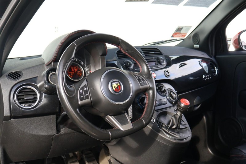 FIAT 500 Vehicle Full-screen Gallery Image 15