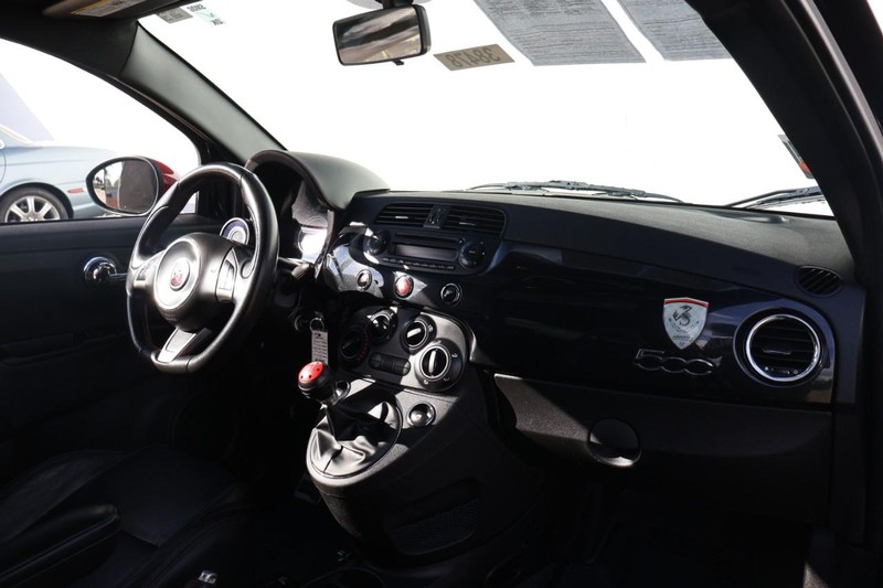FIAT 500 Vehicle Full-screen Gallery Image 19