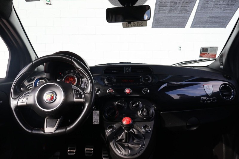 FIAT 500 Vehicle Full-screen Gallery Image 22