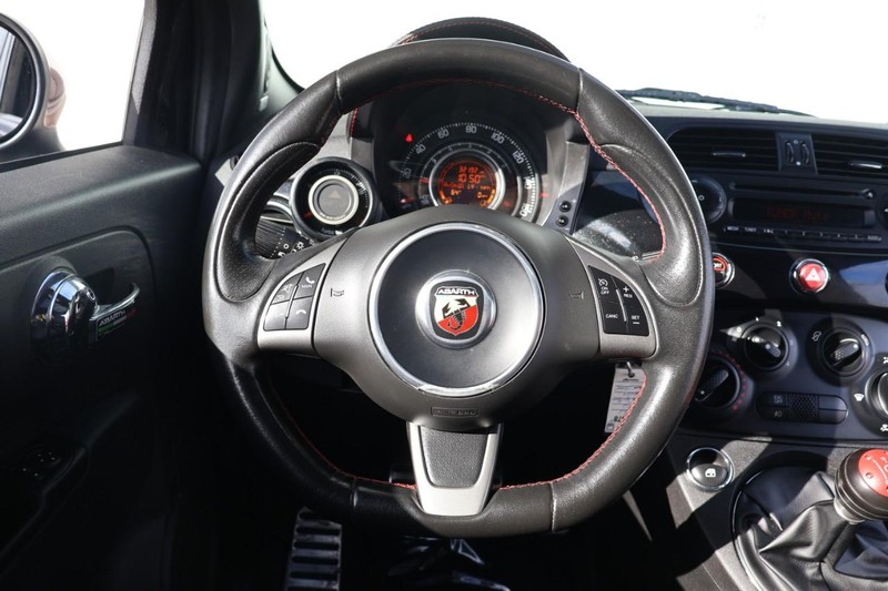 FIAT 500 Vehicle Full-screen Gallery Image 24