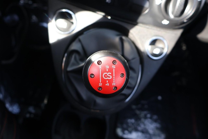 FIAT 500 Vehicle Full-screen Gallery Image 29