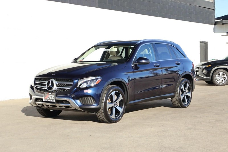 Mercedes-Benz GLC 350e Vehicle Full-screen Gallery Image 12