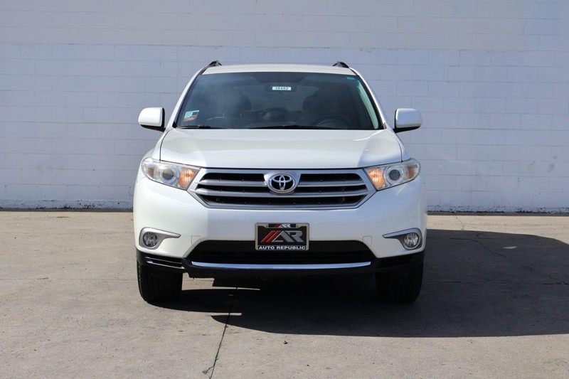 Toyota Highlander Vehicle Full-screen Gallery Image 02