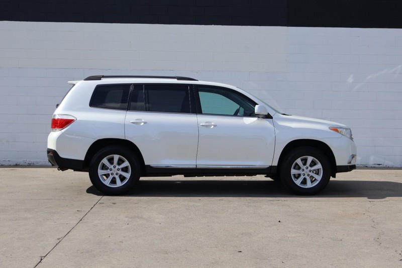 Toyota Highlander Vehicle Full-screen Gallery Image 04