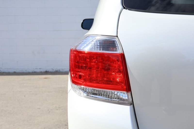 Toyota Highlander Vehicle Full-screen Gallery Image 07