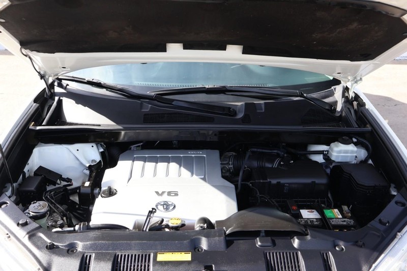 Toyota Highlander Vehicle Full-screen Gallery Image 13