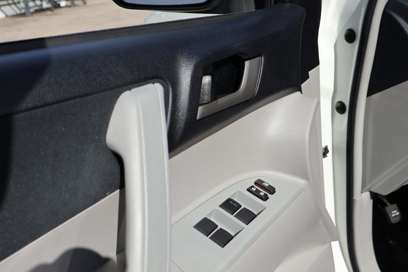 Toyota Highlander Vehicle Full-screen Gallery Image 16