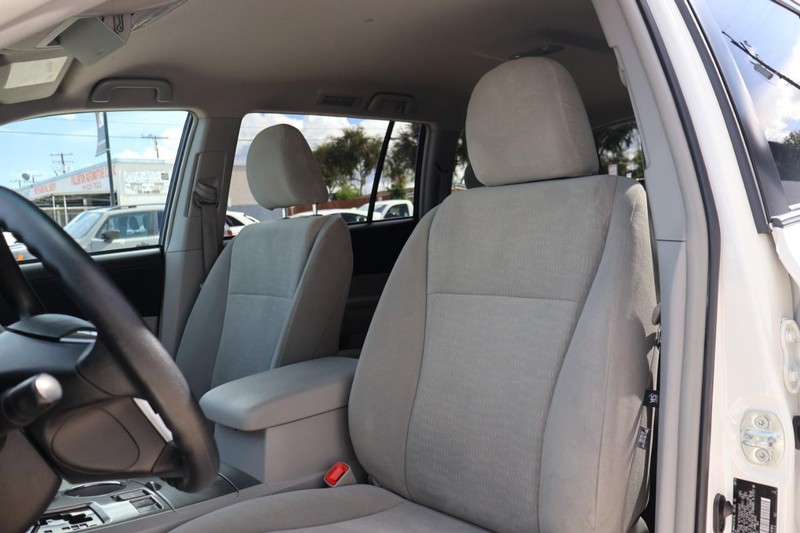 Toyota Highlander Vehicle Full-screen Gallery Image 18
