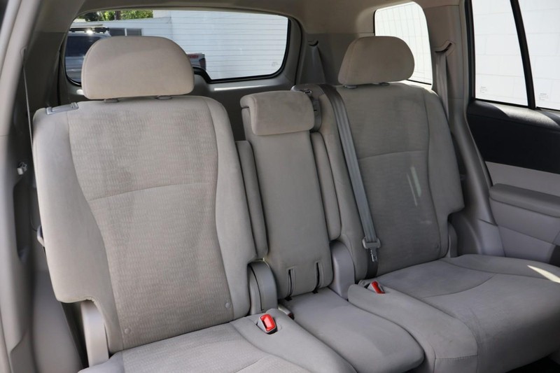 Toyota Highlander Vehicle Full-screen Gallery Image 22