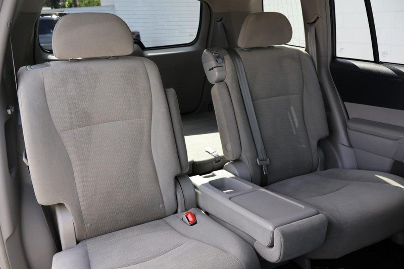 Toyota Highlander Vehicle Full-screen Gallery Image 23