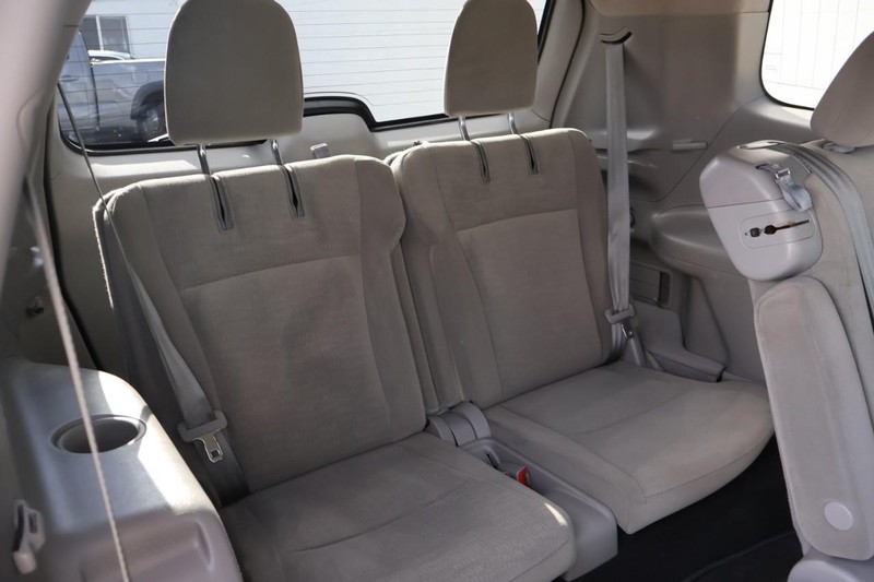 Toyota Highlander Vehicle Full-screen Gallery Image 24