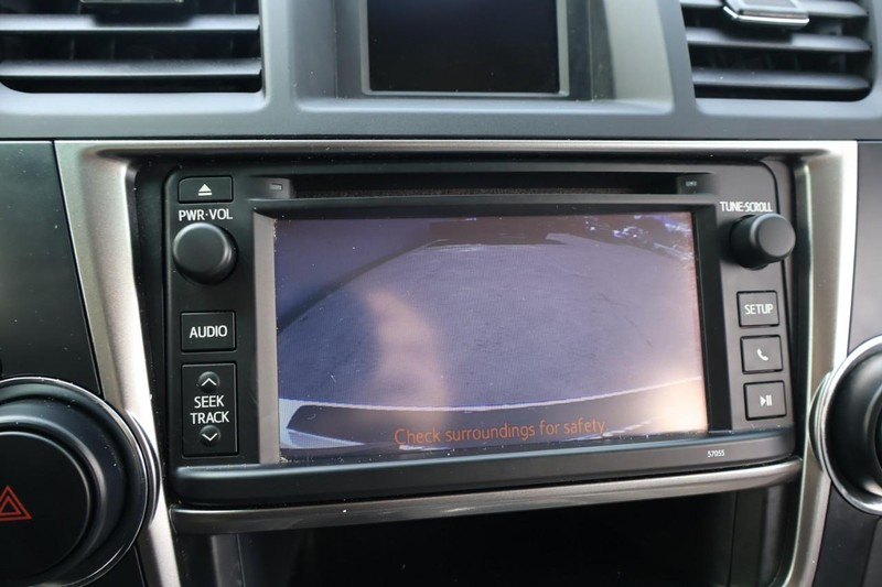 Toyota Highlander Vehicle Full-screen Gallery Image 33