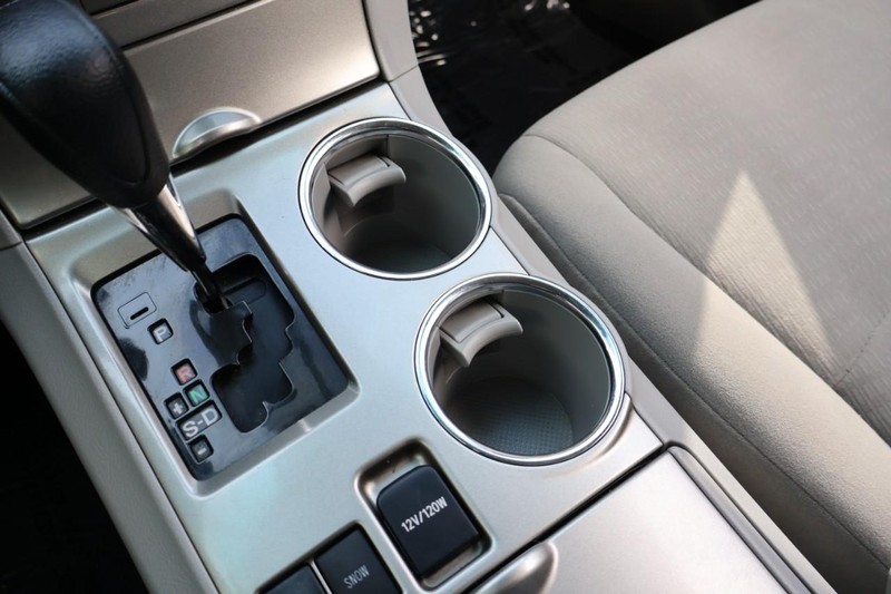 Toyota Highlander Vehicle Full-screen Gallery Image 35