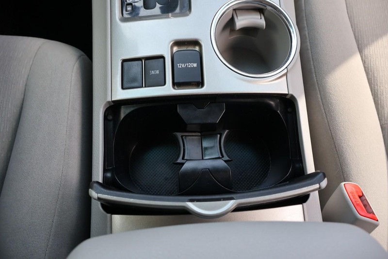 Toyota Highlander Vehicle Full-screen Gallery Image 38