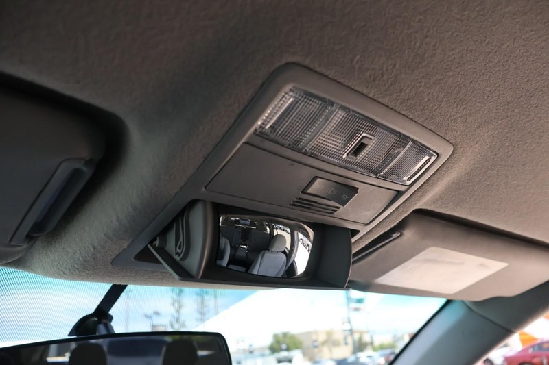 Toyota Highlander Vehicle Full-screen Gallery Image 39