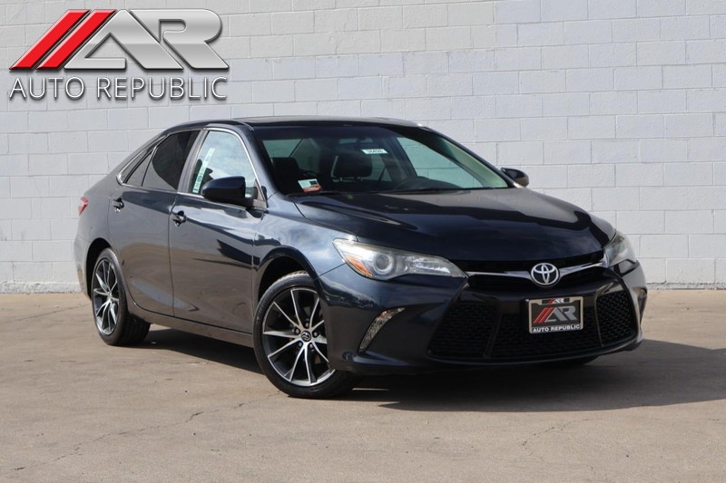 Toyota Camry Vehicle Full-screen Gallery Image 01