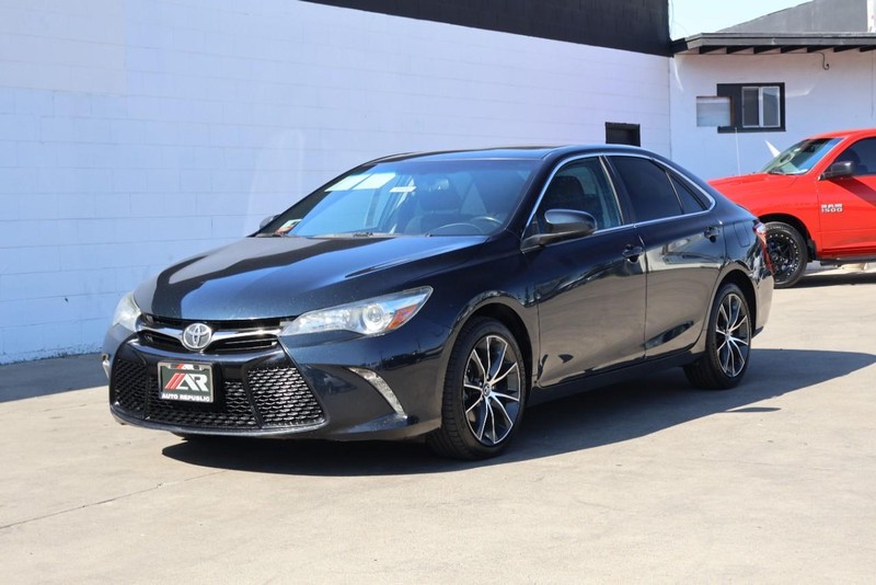 Toyota Camry Vehicle Full-screen Gallery Image 12