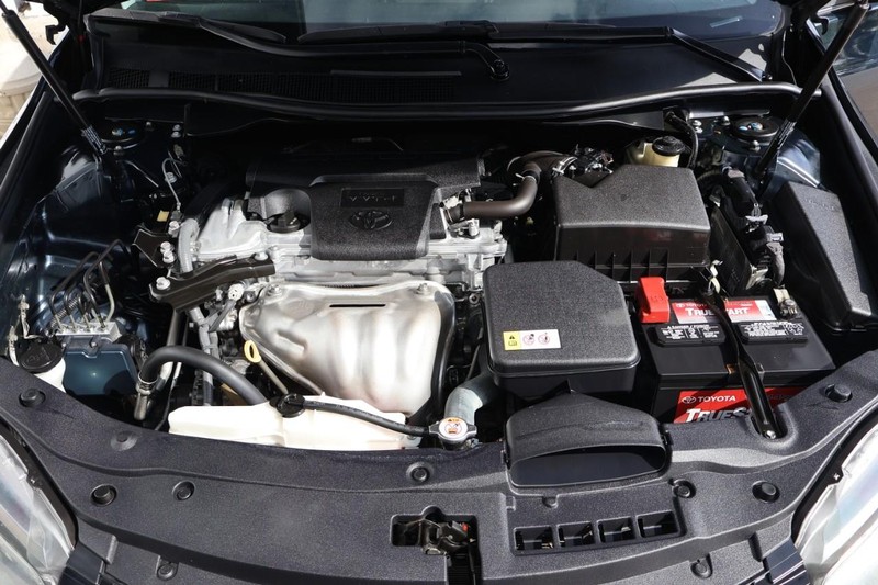 Toyota Camry Vehicle Full-screen Gallery Image 13