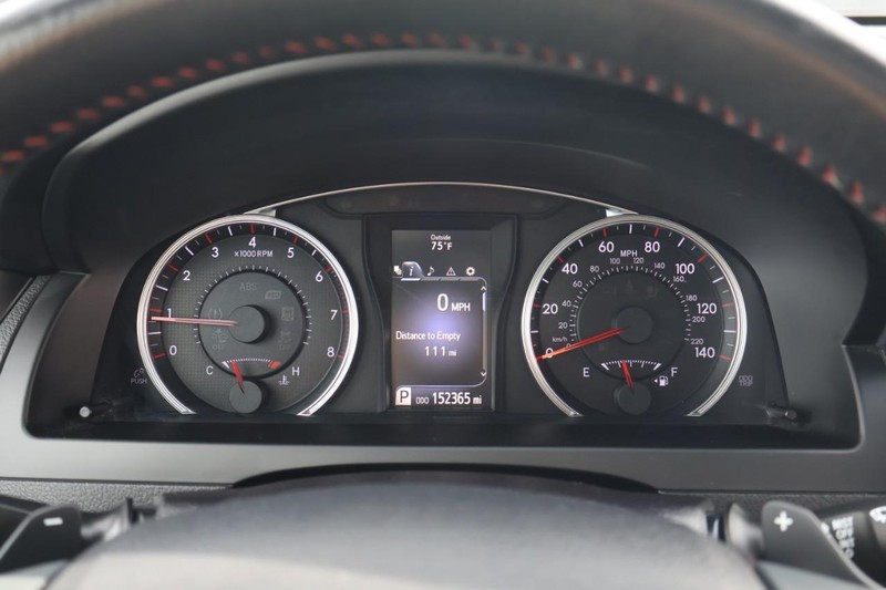 Toyota Camry Vehicle Full-screen Gallery Image 25