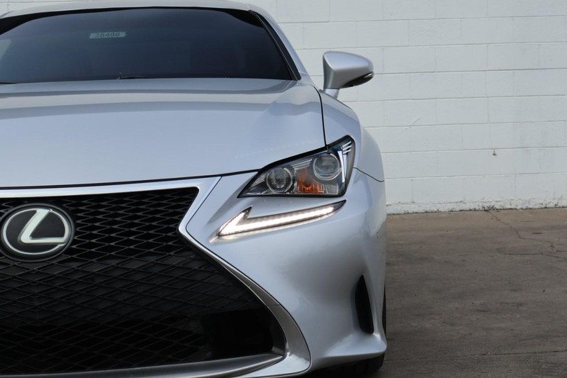 Lexus RC Vehicle Full-screen Gallery Image 03