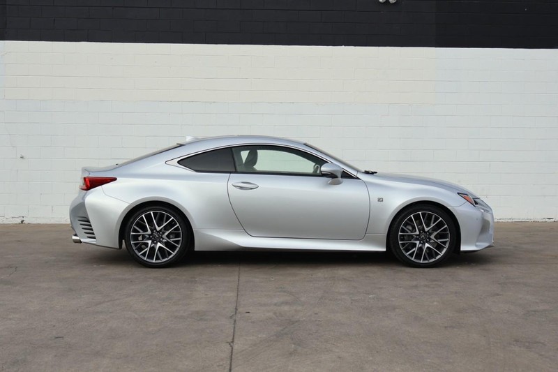 Lexus RC Vehicle Full-screen Gallery Image 04