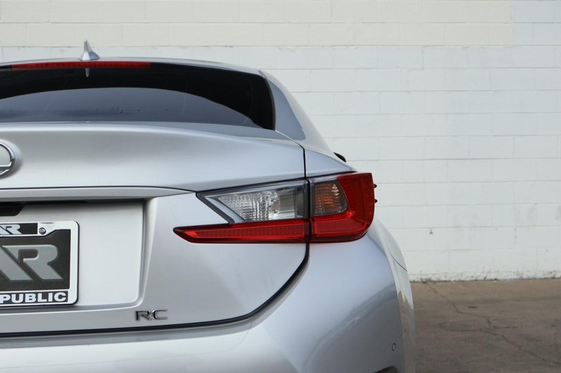 Lexus RC Vehicle Full-screen Gallery Image 07