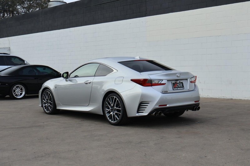 Lexus RC Vehicle Full-screen Gallery Image 10