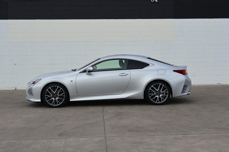 Lexus RC Vehicle Full-screen Gallery Image 11